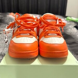 Off-white out of office Sz.9